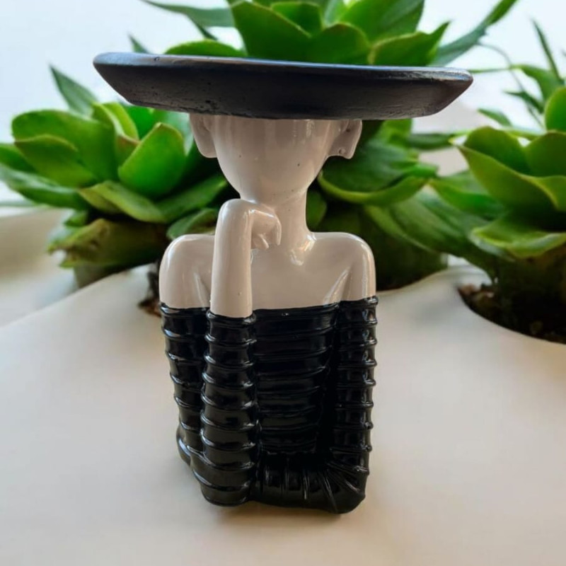 Şapkalı Kadın Sunumluk